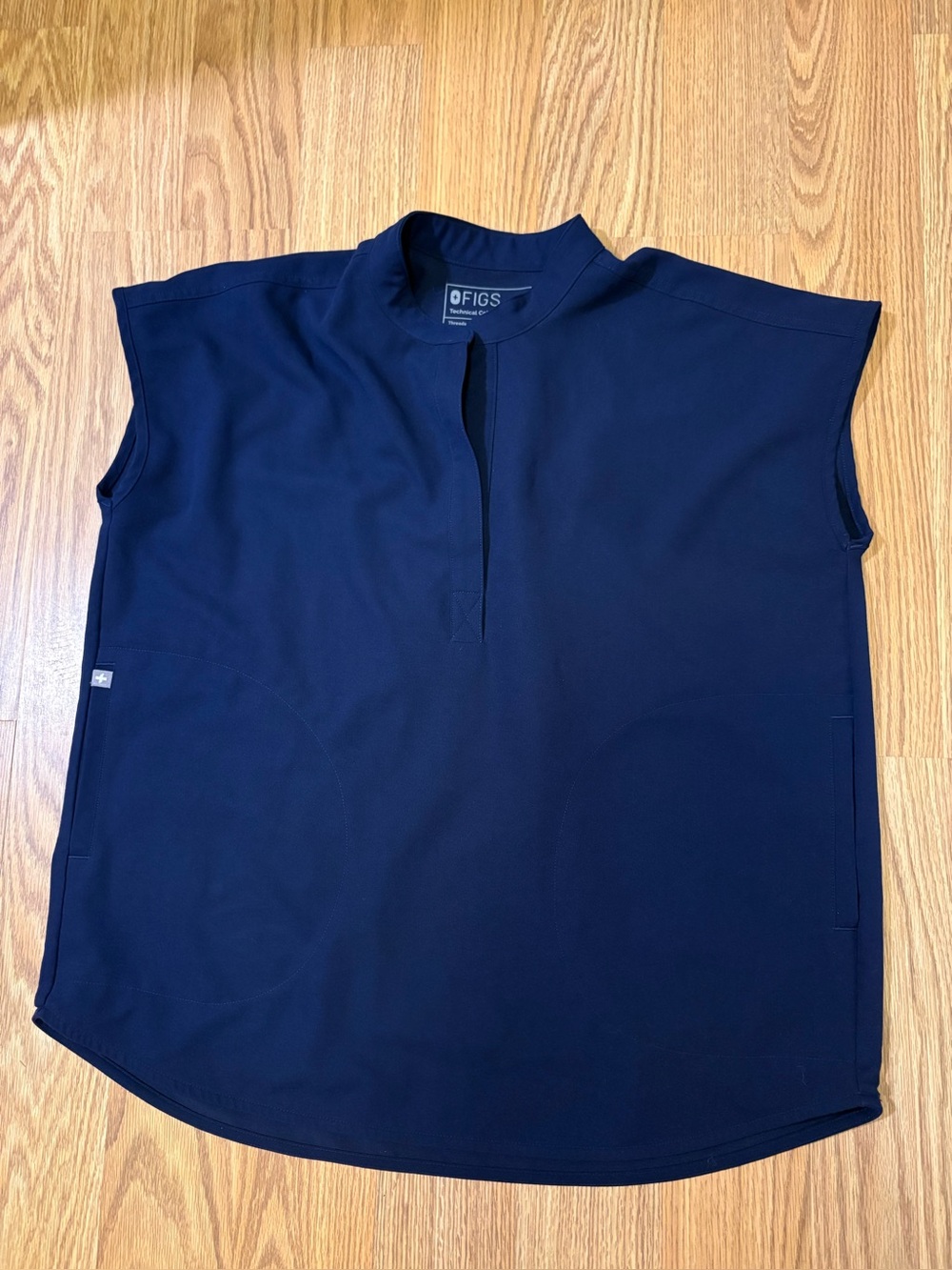 FIGS Rafaela Navy Blue Scrub Top Small
